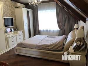 Дом 296м², 3-этажный, участок 10 сот.  
