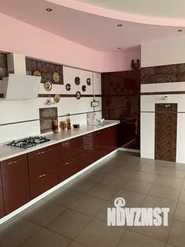 Дом 295м², 2-этажный, участок 13 сот.  